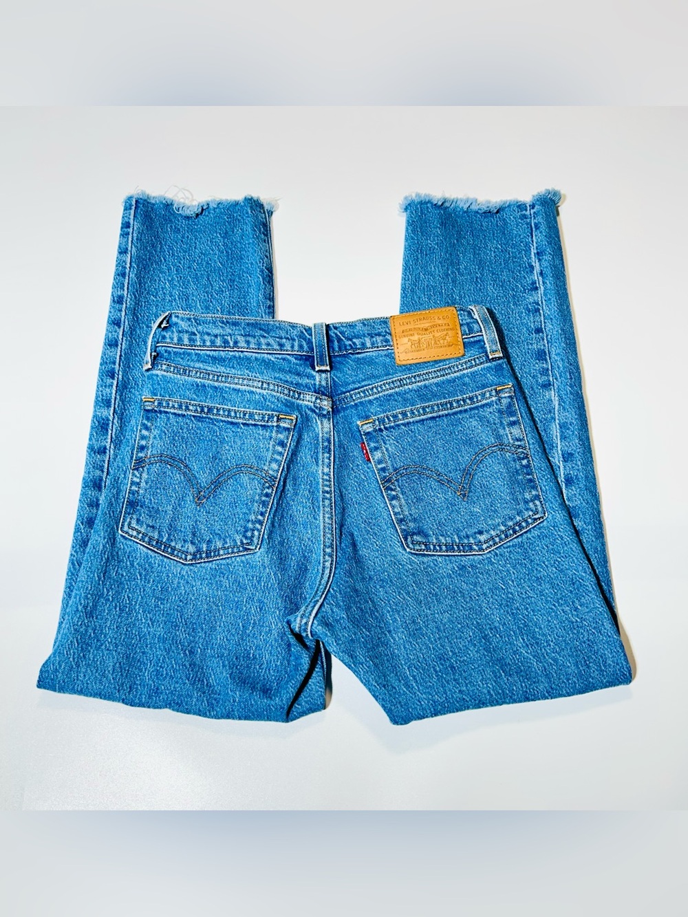 Levi’s Premium Wedgie Straight Jeans women size 25 High Rise Button Fly